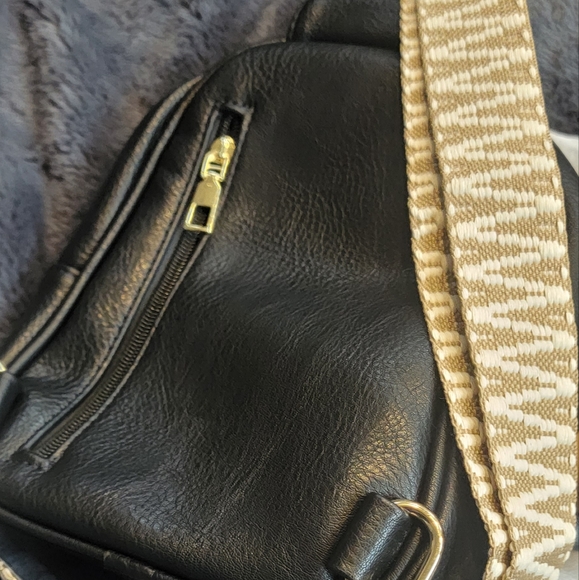 2 Bags - Picture 6 of 10